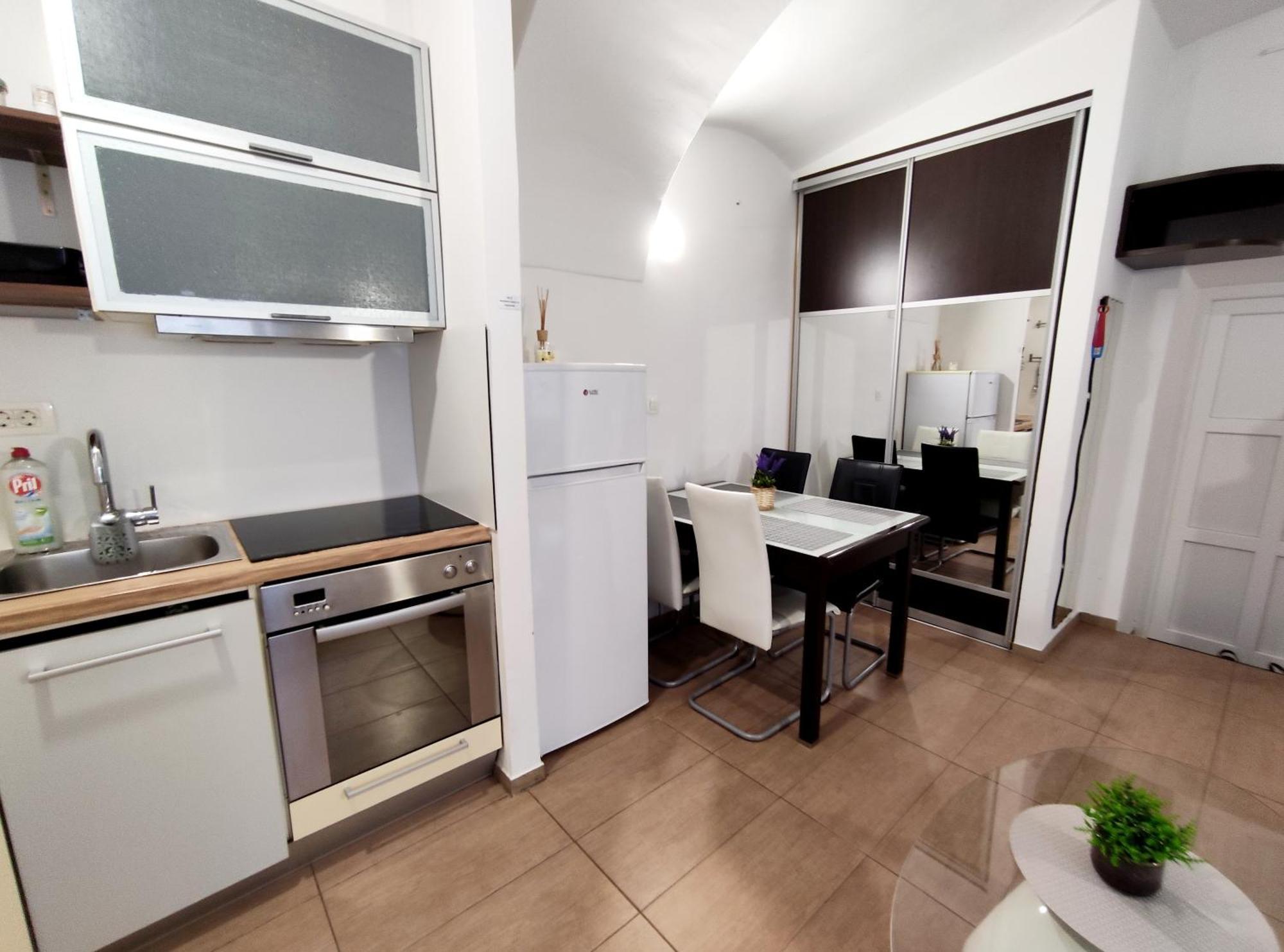Studio Apartment Sisters 3-4 Lubiana Esterno foto